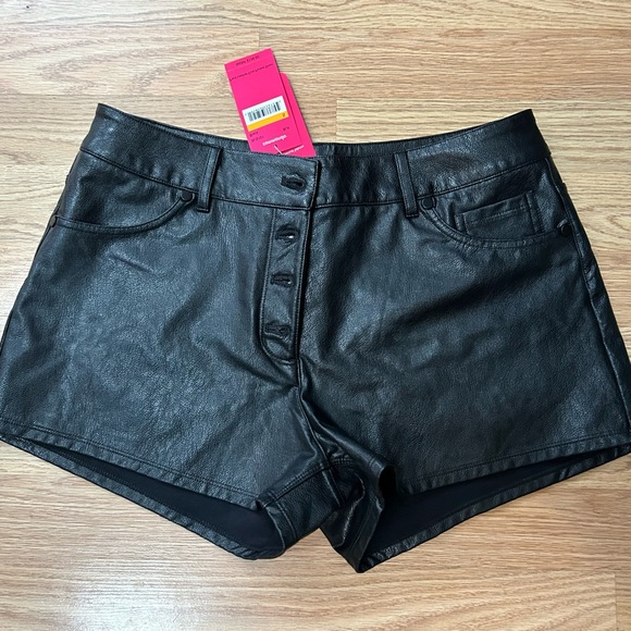 Commando Pants - Black faux Leather Women's Shorts